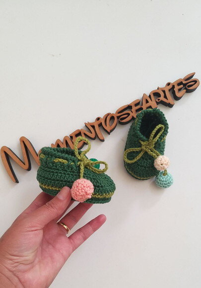 Sapatinho de Crochê para bebês bolinha