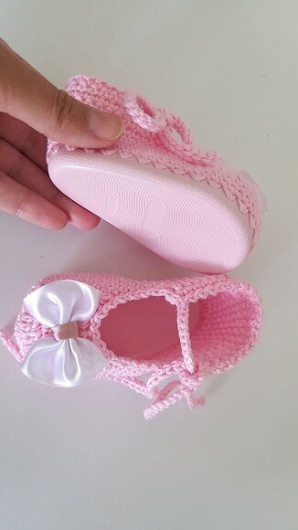 Sapatinho de Crochê para bebês com solinha de silicone