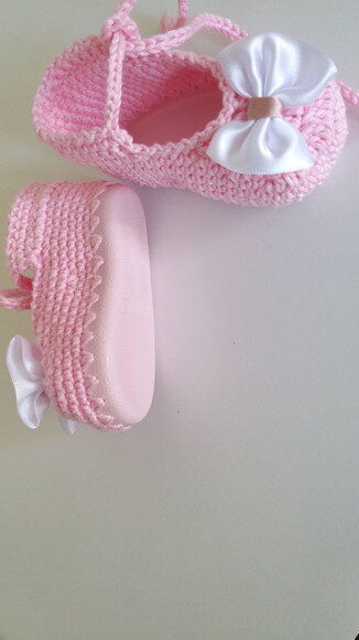 Sapatinho de Crochê para bebês com solinha de silicone