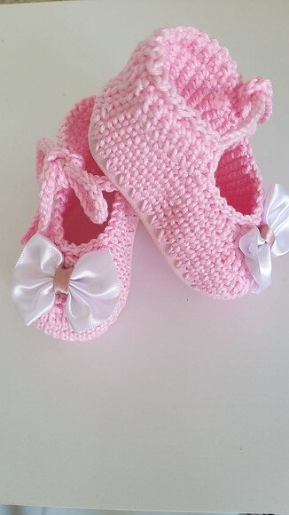 Sapatinho de Crochê para bebês com solinha de silicone
