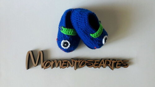 Sapatinho de Crochê para bebês mocassim monstrinho