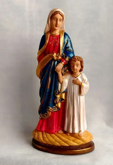 Nossa Senhora Maria Passa na Frente