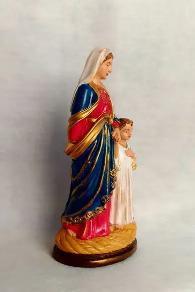 Nossa Senhora Maria Passa na Frente