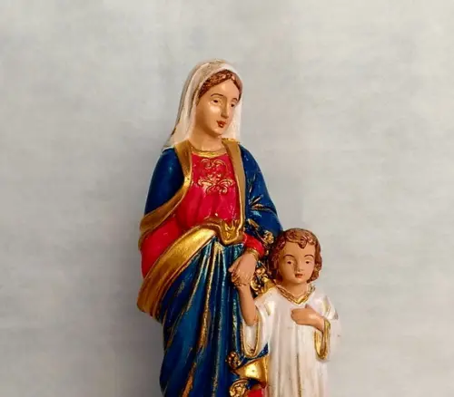 Nossa Senhora Maria Passa na Frente