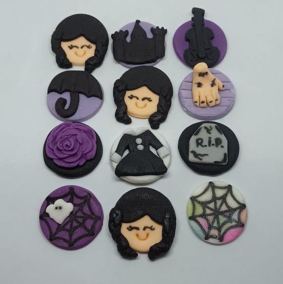 20 Apliques 3cm Wandinha para Decorar Doces