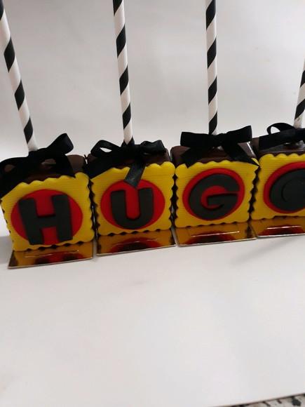 10 Apliques Bolo no Palito 6x6cm Letras Nome
