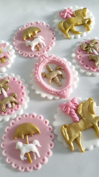 10 Apliques Cupcakes 6 cm Carrossel Encantado