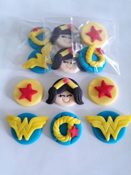 10 Apliques de açúcar 3cm doces Mulher Maravilha