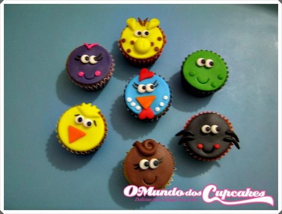 10 apliques de açúcar 4cm Galinha Pintadinha