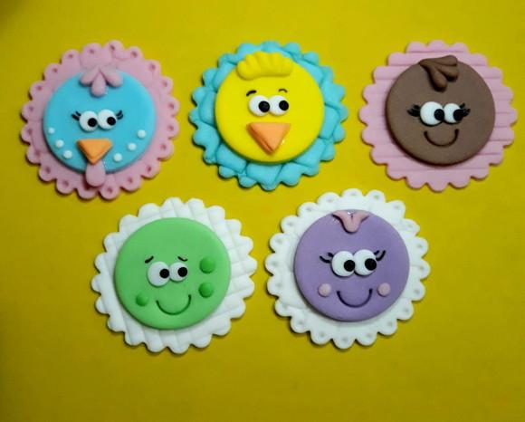 10 Apliques de açúcar 6cm para Cupcakes Galinha Pintadinha