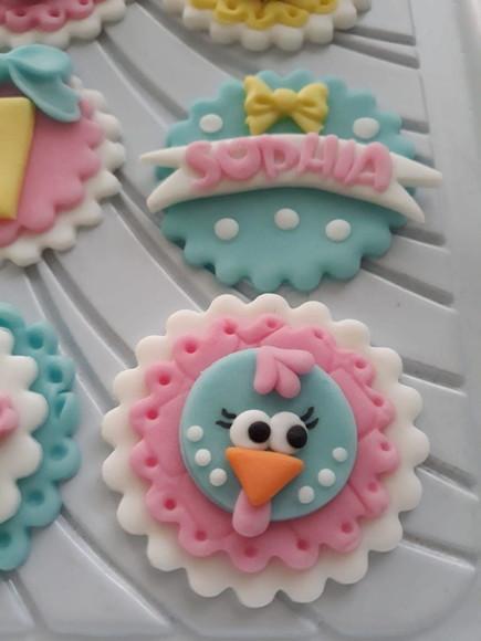 10 Apliques de açúcar 6cm para Cupcakes Galinha Pintadinha