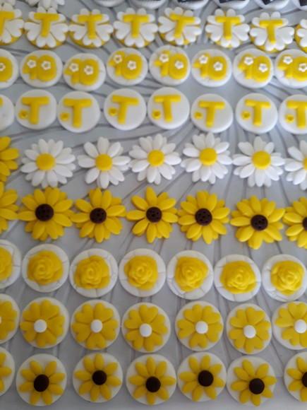 10 Apliques docinhos 3cm Flores amarelas