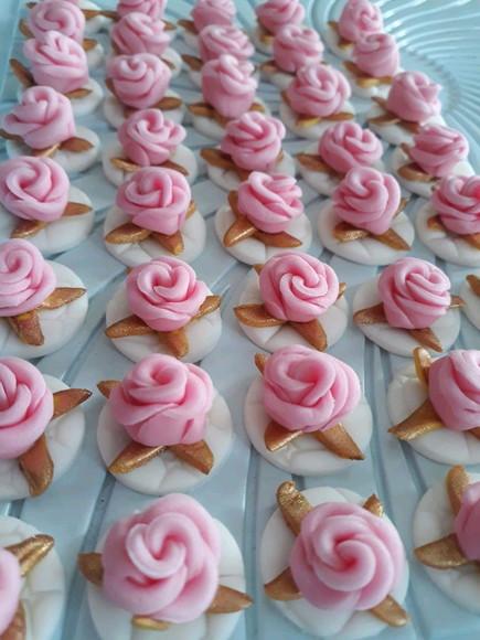 12 Apliques de açúcar Rosas com folha