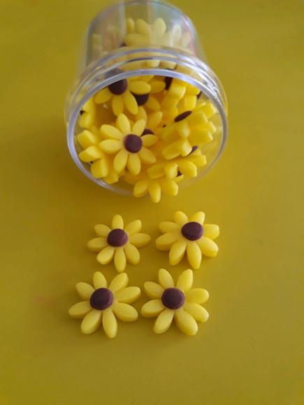 25 Mini flores de açúcar para doces e chocolates.