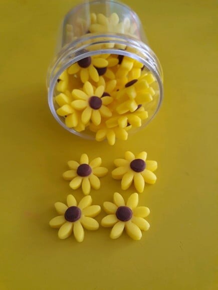 Box 30 Mini flores de açúcar para doces e chocolates.