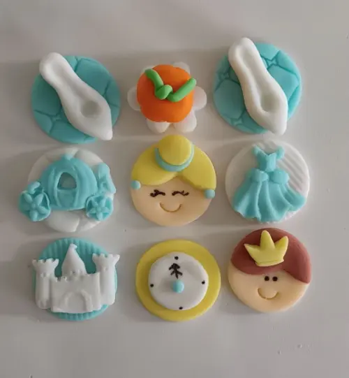 20 Apliques 3cm Cinderela para Decorar Doces