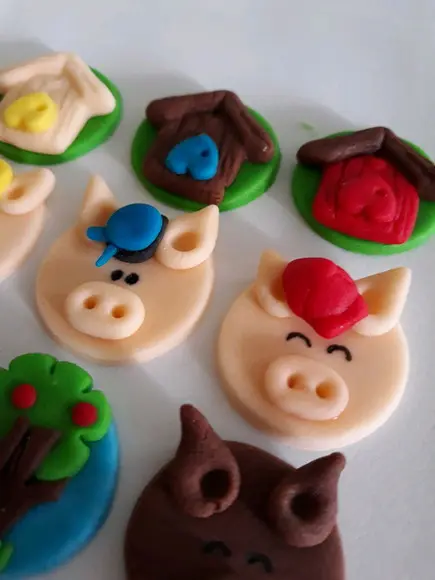 10 Apliques 3 cm para docinhos Três Porquinhos