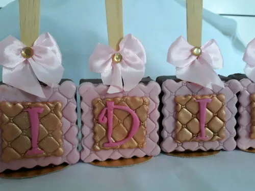 10 Apliques Bolo no Palito 6x6cm Letras Nome