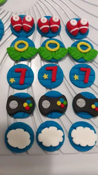 10 Apliques de açúcar 3cm brigadeiros Sonic