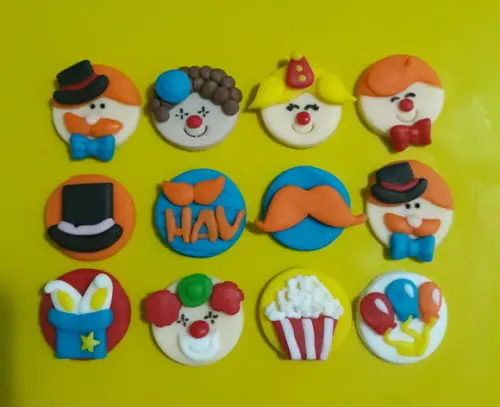 10 Apliques de açúcar 3cm Mundo Bita Circo