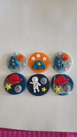 10 Apliques de açúcar 4 cm Astronauta planetas