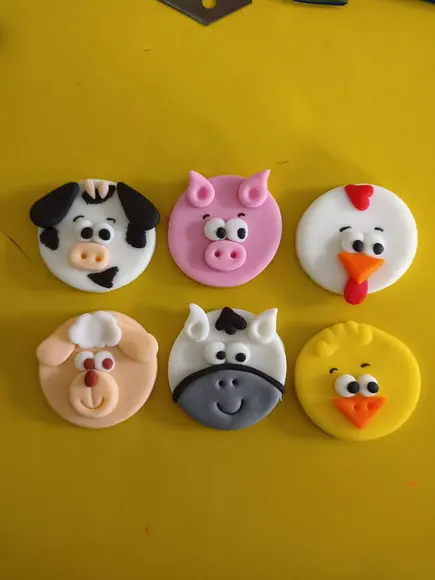 10 Apliques de Açúcar 4cm Fazendinha
