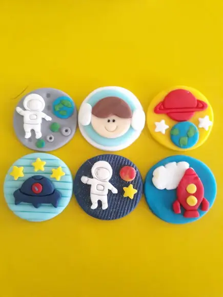 10 Apliques de açúcar 5 cm Astronauta planetas