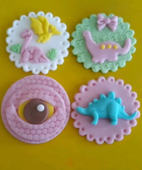 10 Apliques de açúcar 6cm Dinossauros Rosa