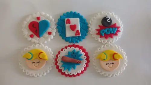 10 Apliques de açúcar 6cm para Cupcakes Arlequina