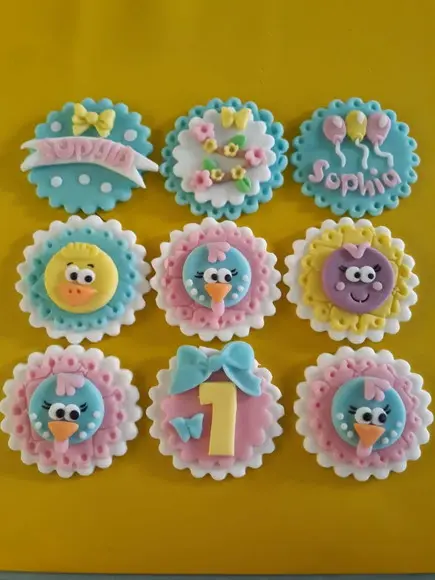 10 Apliques de açúcar 6cm para Cupcakes Galinha Pintadinha
