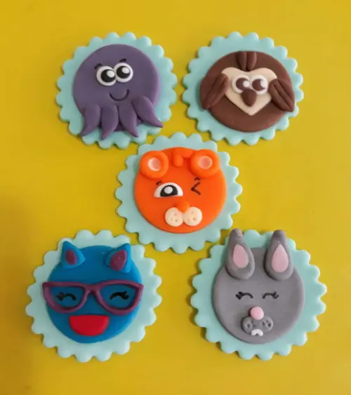 10 Apliques de açúcar Bolofofos 6cm para cupcakes