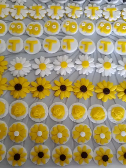 10 Apliques docinhos 3cm Flores amarelas