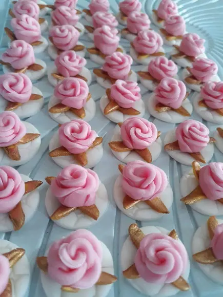 12 Apliques de açúcar Rosas com folha