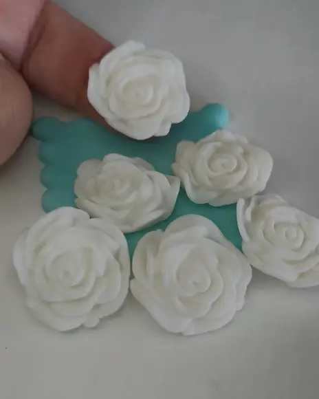 12 Rosas de açúcar para decorar doces e chocolates