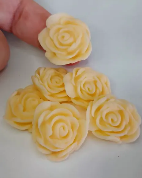 12 Rosas de açúcar para decorar doces e chocolates