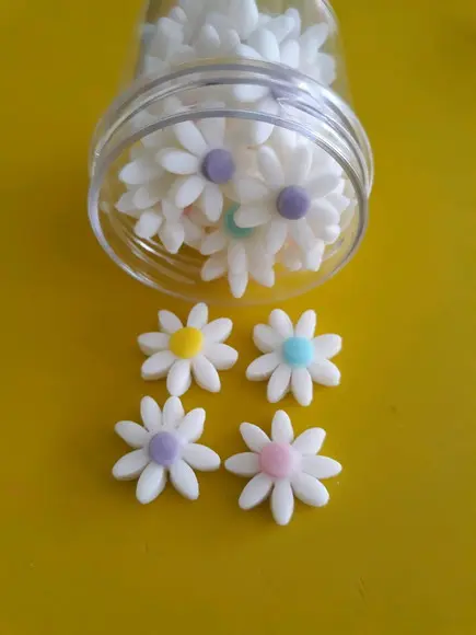 25 Mini flores de açúcar para doces e chocolates.