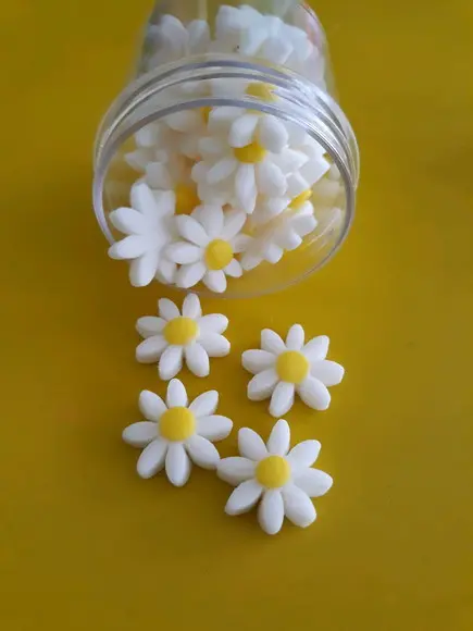 25 Mini flores de açúcar para doces e chocolates.