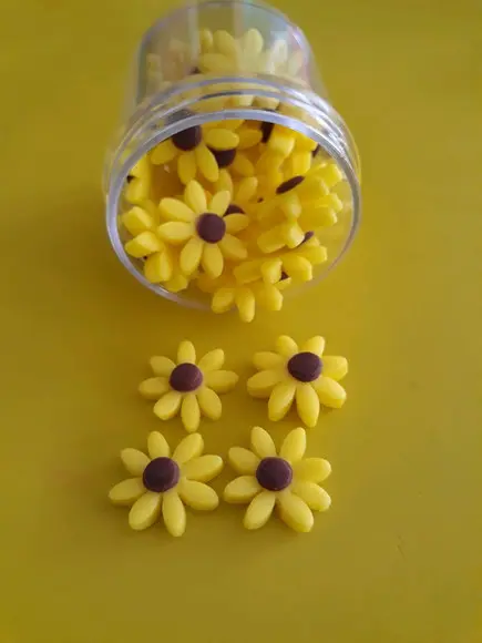 25 Mini flores de açúcar para doces e chocolates.