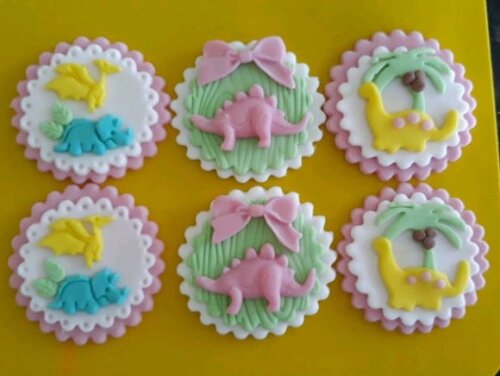 Confeitos de Açúcar 6cm Dinossauros Rosa
