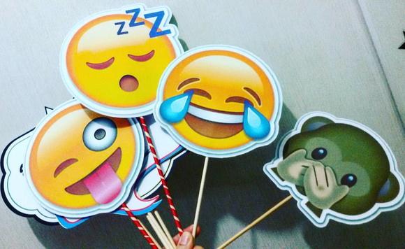 Arquivos de Corte Plaquinhas Emojis