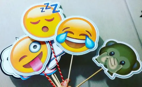 Arquivos de Corte Plaquinhas Emojis