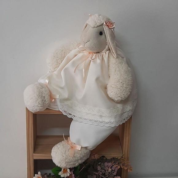Carneirinha de Vestido