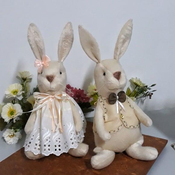 Casal de Coelhos em Pelúcia