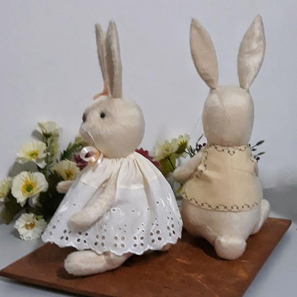 Casal de Coelhos em Pelúcia