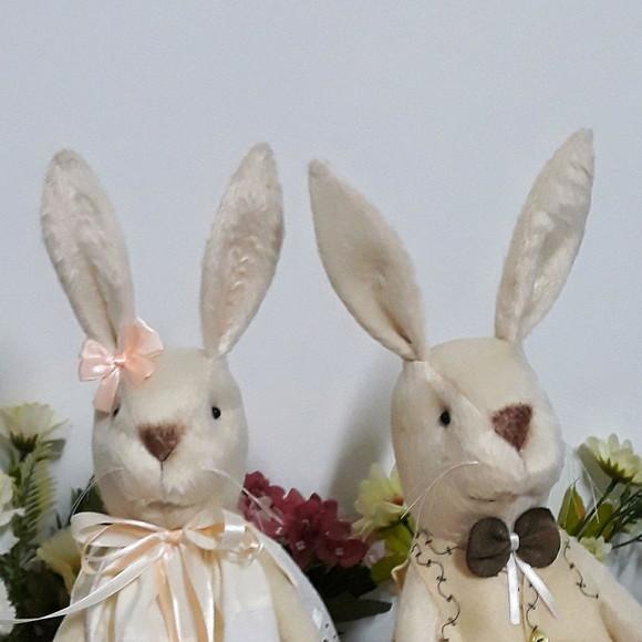 Casal de Coelhos em Pelúcia