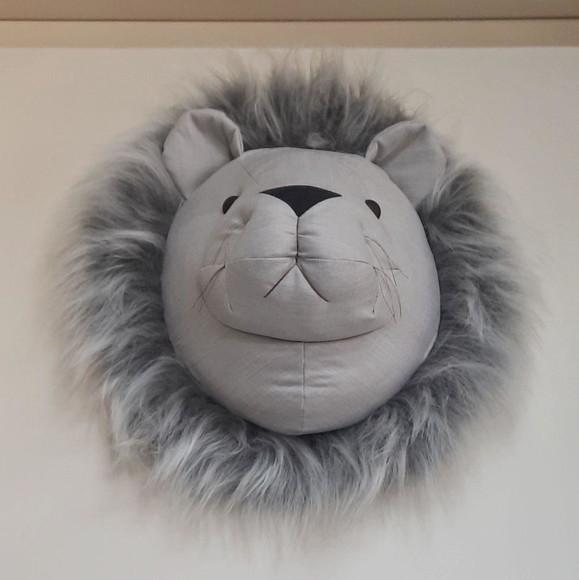 Falsa Taxidermia Cabeça de Leão.