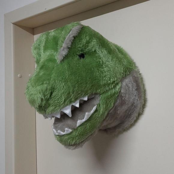 Falsa Taxidermia em Pelúcia Dinossauro