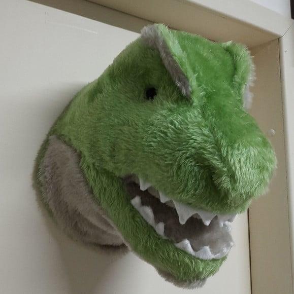 Falsa Taxidermia em Pelúcia Dinossauro