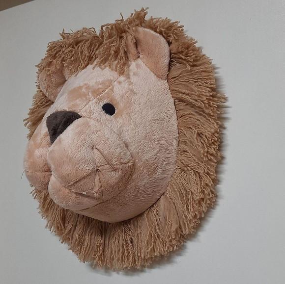 Falsa Taxidermia em Pelúcia Leão