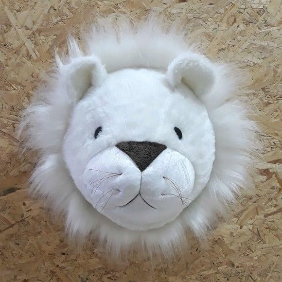 Falsa Taxidermia em Pelúcia Leão Branco